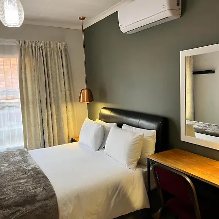 Ustay Apartment - Westdene Bloemfontein Exterior photo