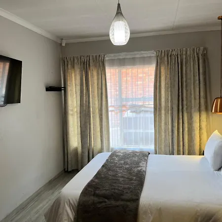 Ustay Apartment - Westdene Bloemfontein Exterior photo
